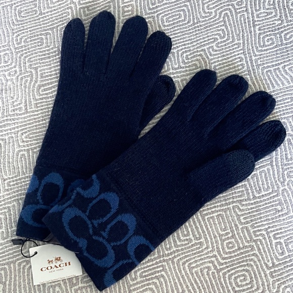 NWT Coach Logo Knit Tech Gloves, Navy/Medium Blue; Wool, Angora, Cashmere blend - Picture 2 of 6